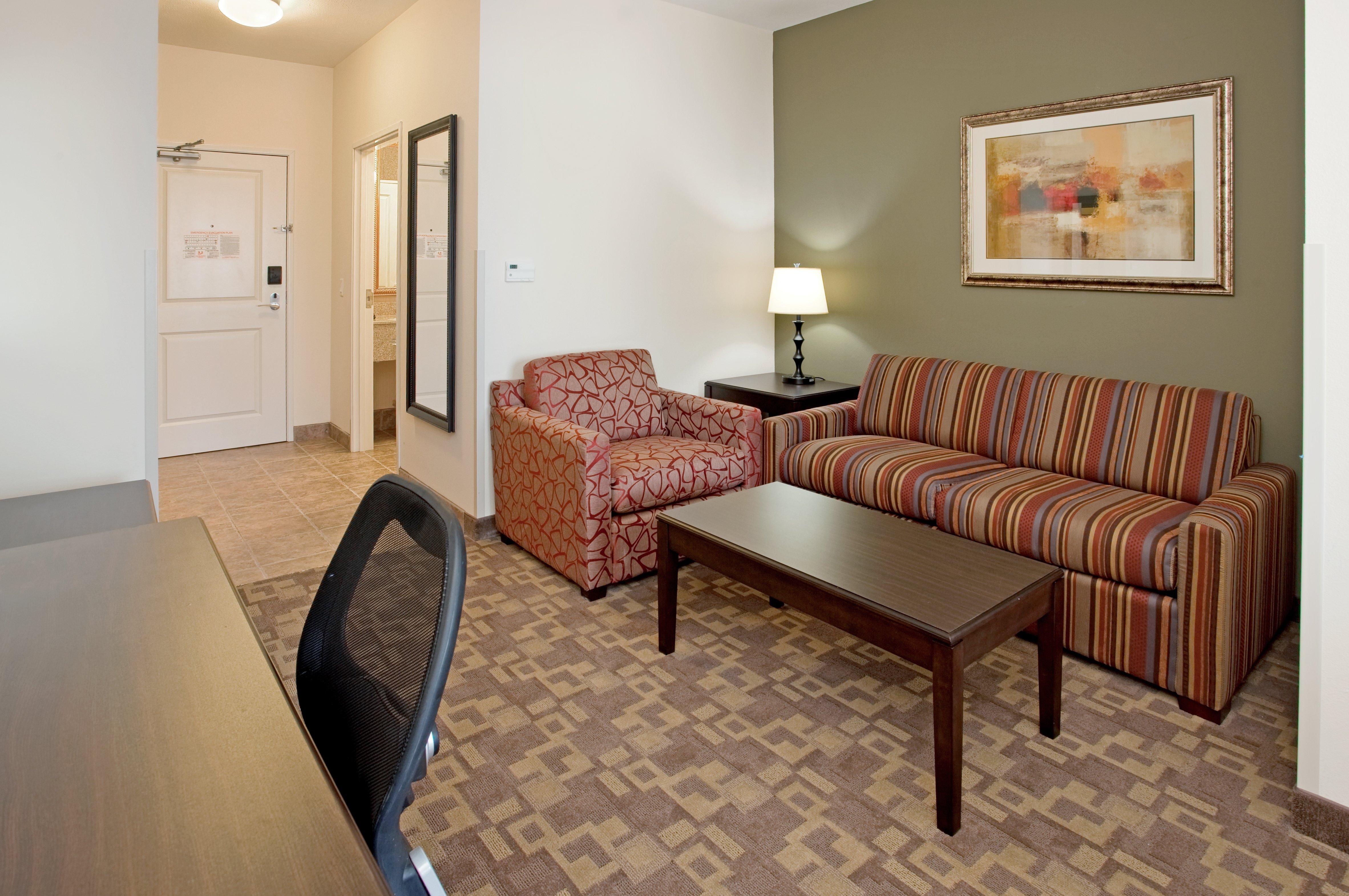 Holiday Inn Express & Suites North Topeka Interior photo